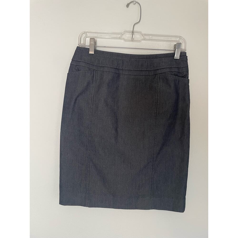 Halogen women's black/gray skirt with pockets, fully lined, side zipper. Size 4